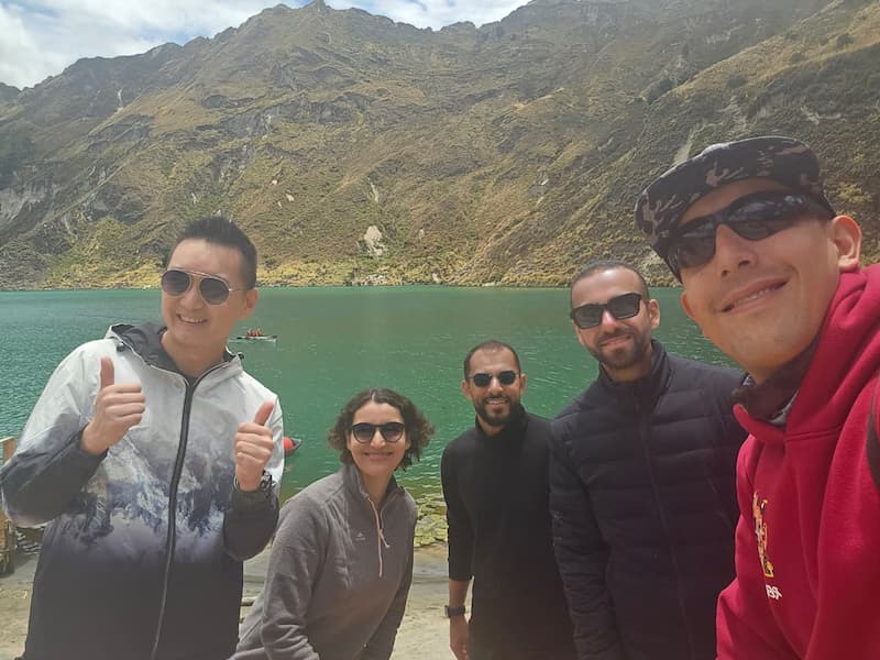 호수에 도착했던 투어 일행들