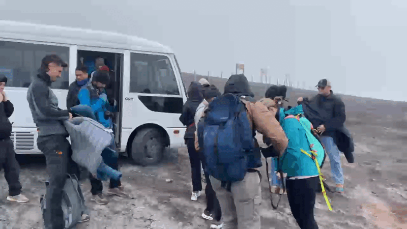 Strong wind at Cotopaxi refugio parking