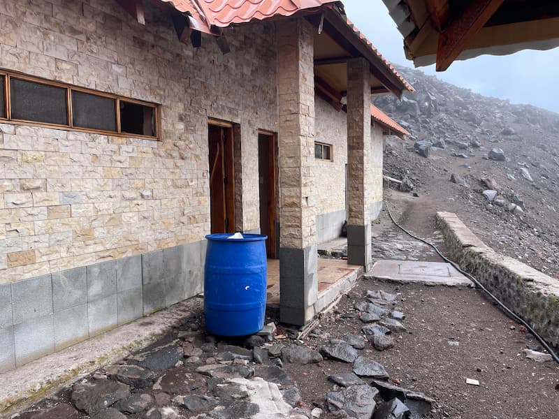 The restroom in refugio Cotopaxi