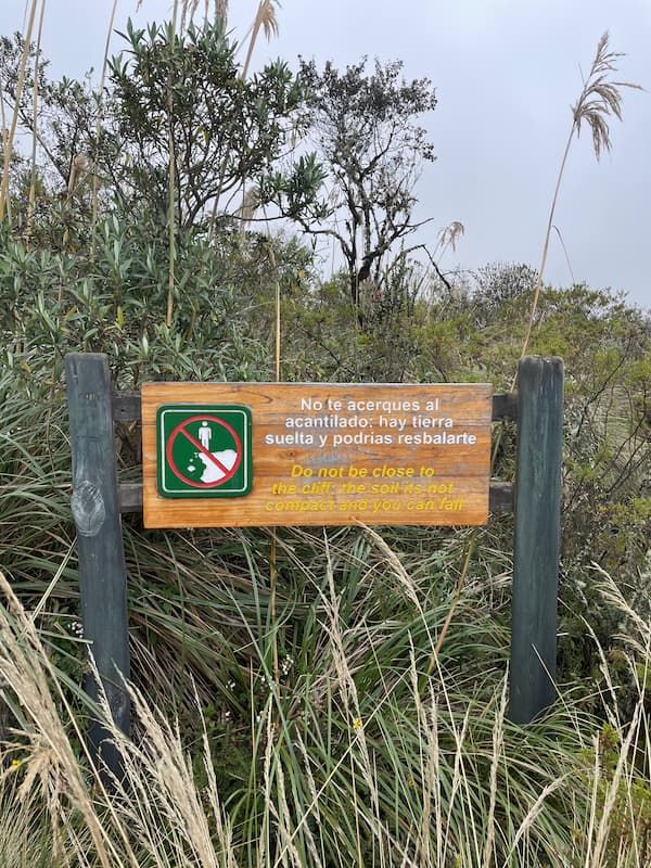 The street sign warning that do not close with cliff