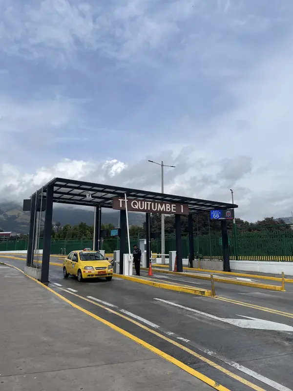 키툼베 고속버스 터미널 입구