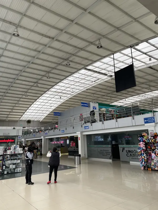 키툼베 고속버스 터미널 내부