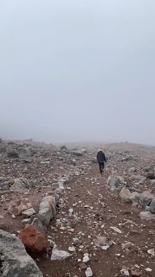 침보라소 화산을 올라가는 블로거