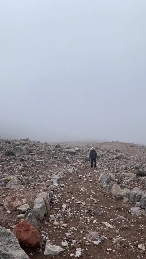 침보라소 화산을 올라가다가 뒤돌아본 블로거