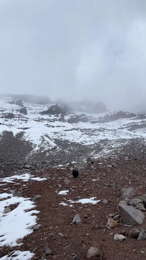 투어 일행들을 촬영 중인 블로거