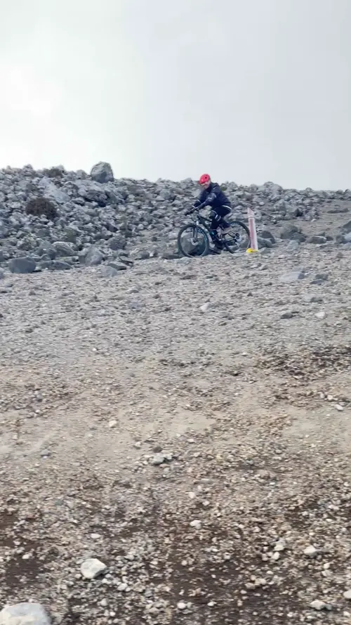 다운힐 자전거 라이딩 중인 블로거