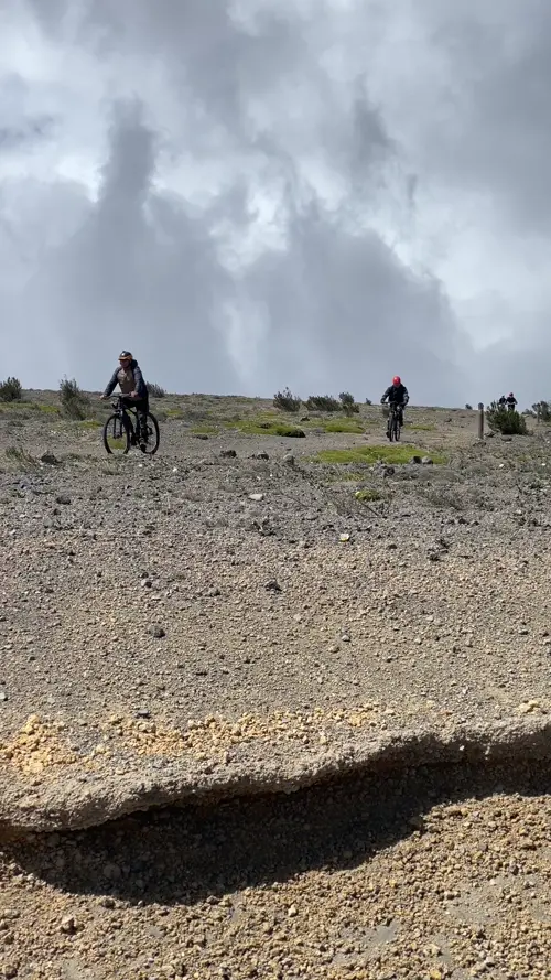 다운힐 자전거 라이딩 중인 블로거