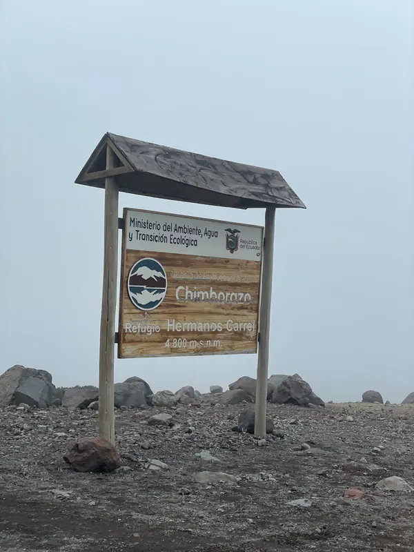 카렐 산장 표지판