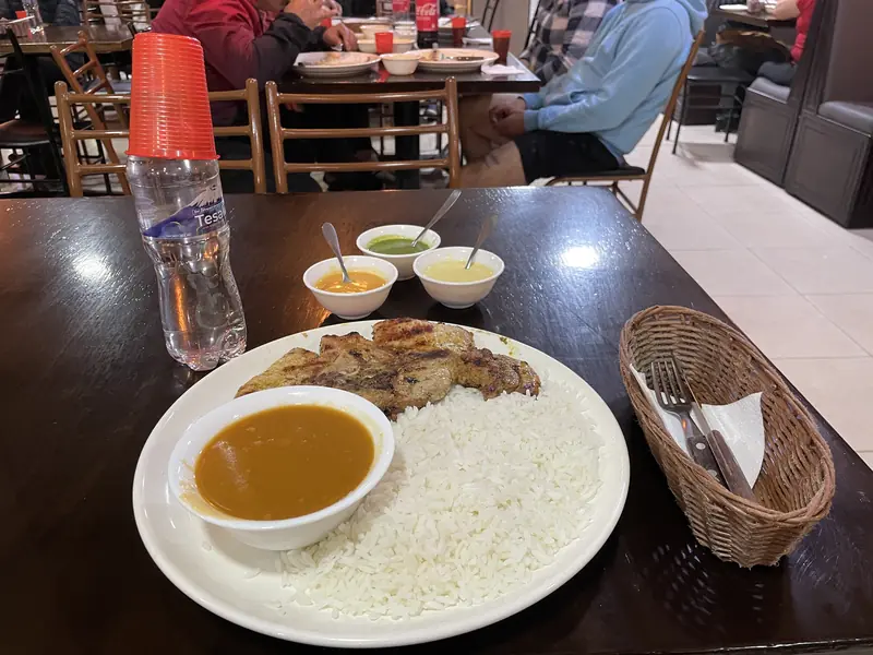 돼지 갈빗살과 콩 소스