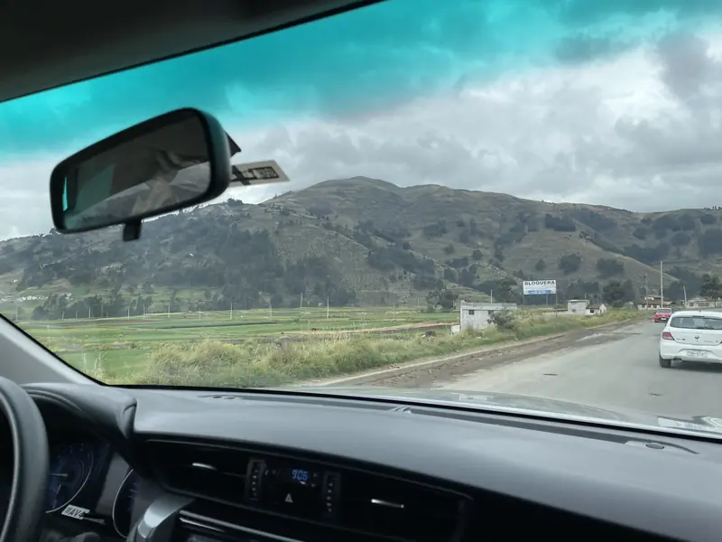 여행을 출발하는 차량