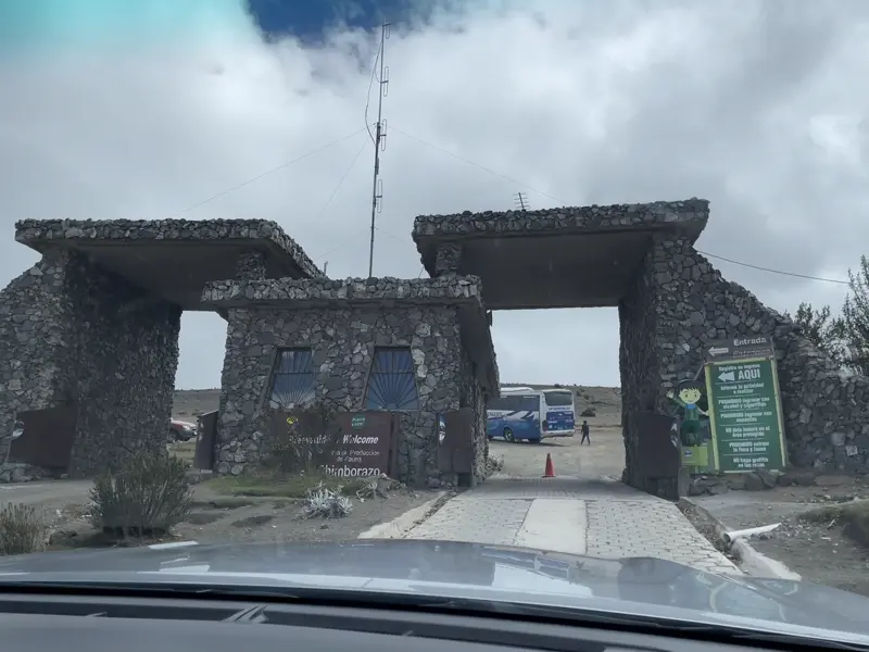 침보라소 보호구역 입구