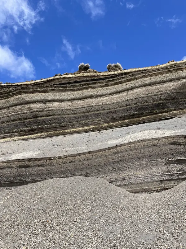 선명한 화산 지층