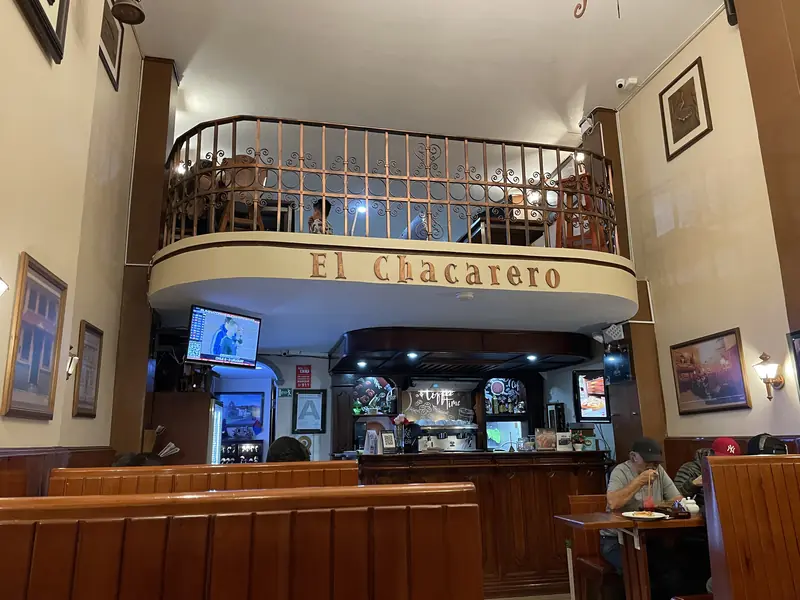 엘 차카레로 식당 내부