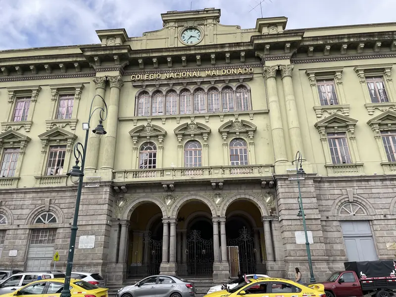 말도나도 전문대학교