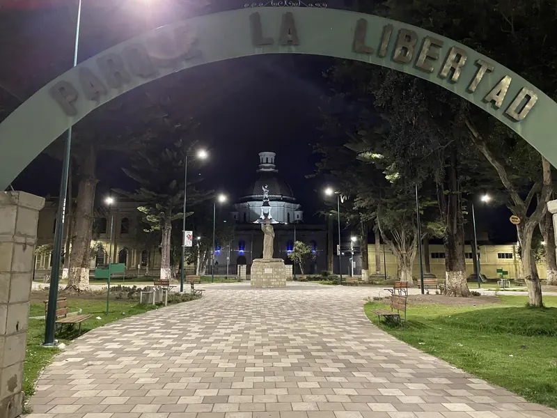 자유의 공원 입구