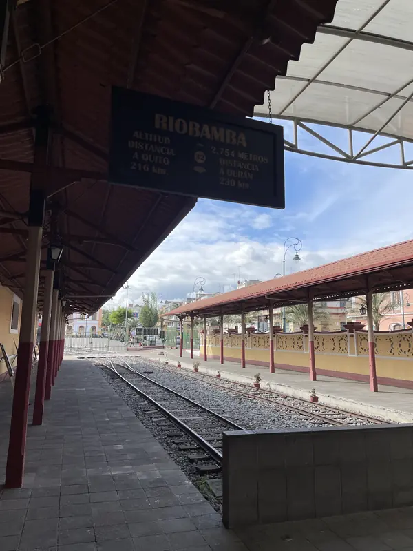 리오밤바 기차역