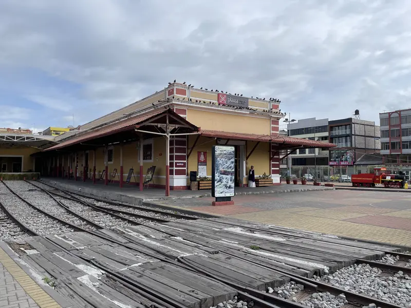 리오밤바 기차역 외관