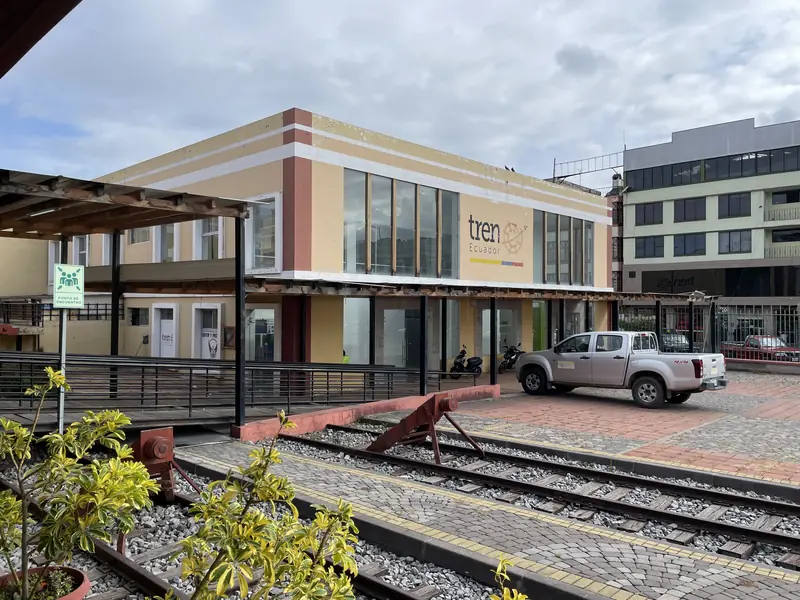 리오밤바 기차역 사무실