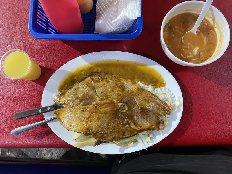 돼지 갈빗살과 콩 소스