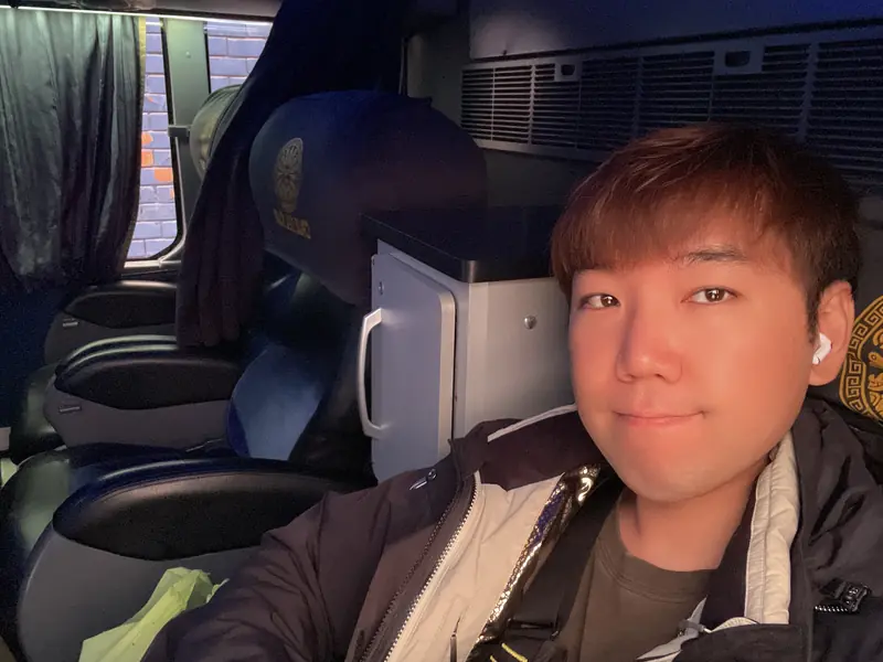침보테로 가는 버스 위에서 블로거