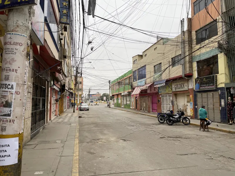 텅 빈 호텔 이탈리아 앞의 거리