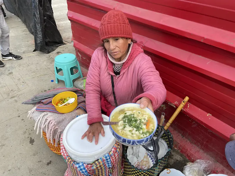 칼도 데 코르데로 노점 아주머니