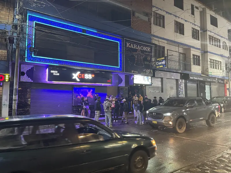 밤의 우아라즈 거리