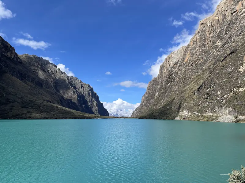 양가누코 계곡 호수