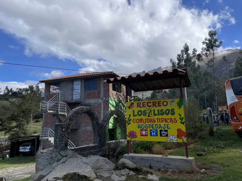 레크레오 로스 리소스 식당 외관