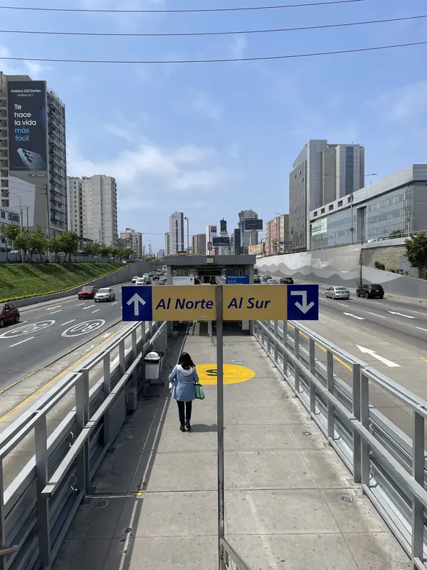 역의 방향 표지판