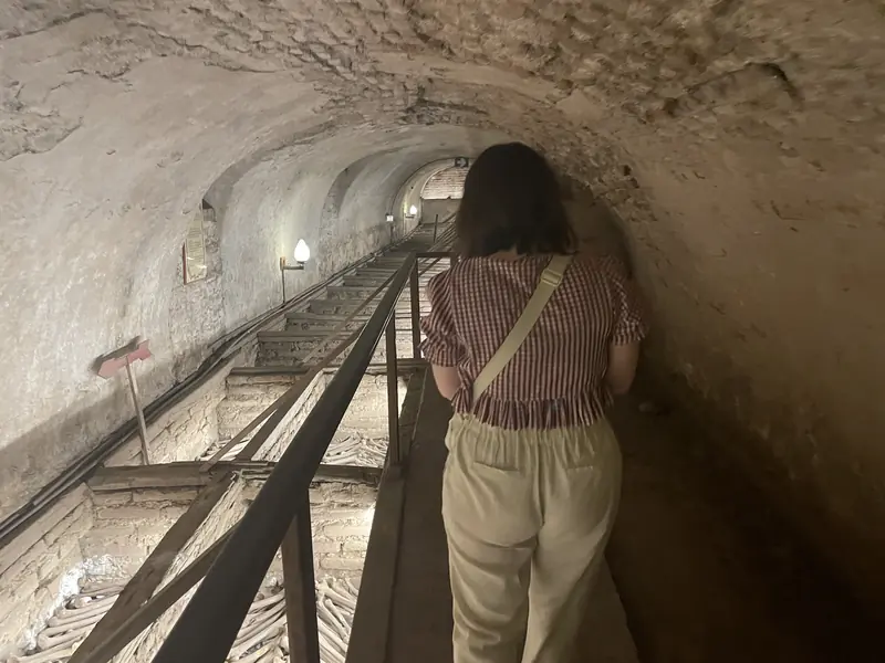 대성당 아래 지하 무덤 통로
