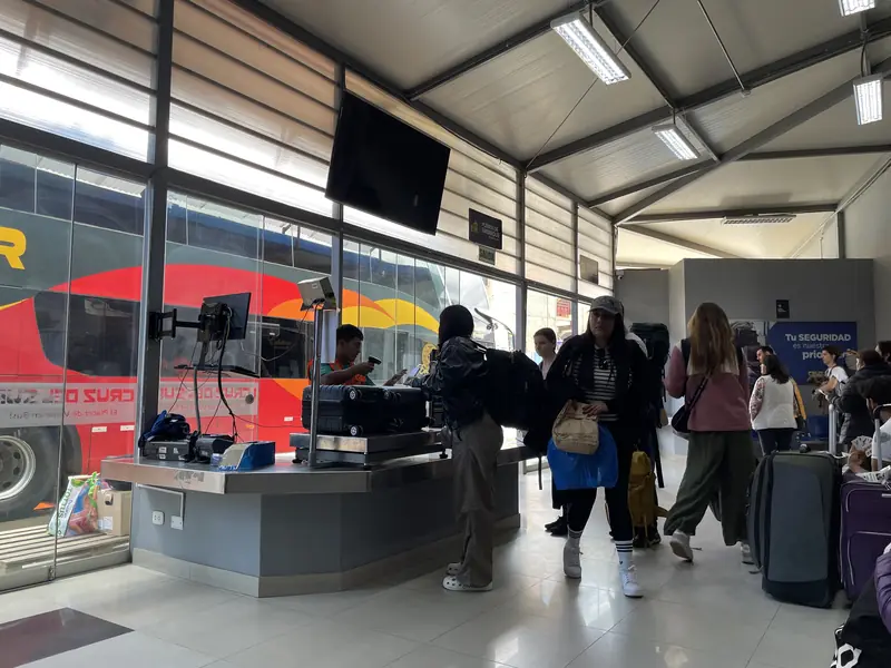 우아라즈 크루즈 델 수르 버스역 수하물 체크인