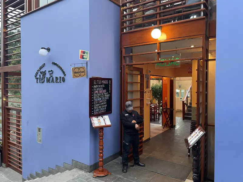 엘 티오 마리오 식당 입구