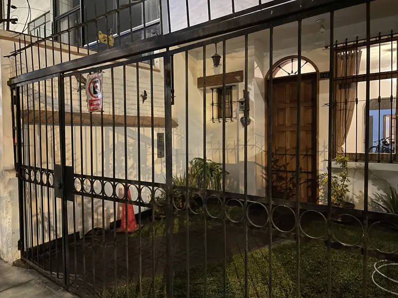 우아카 호스트 하우스 숙소 입구