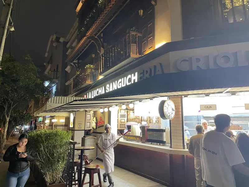 라 루차 산구체리아 크리오야 식당 외관