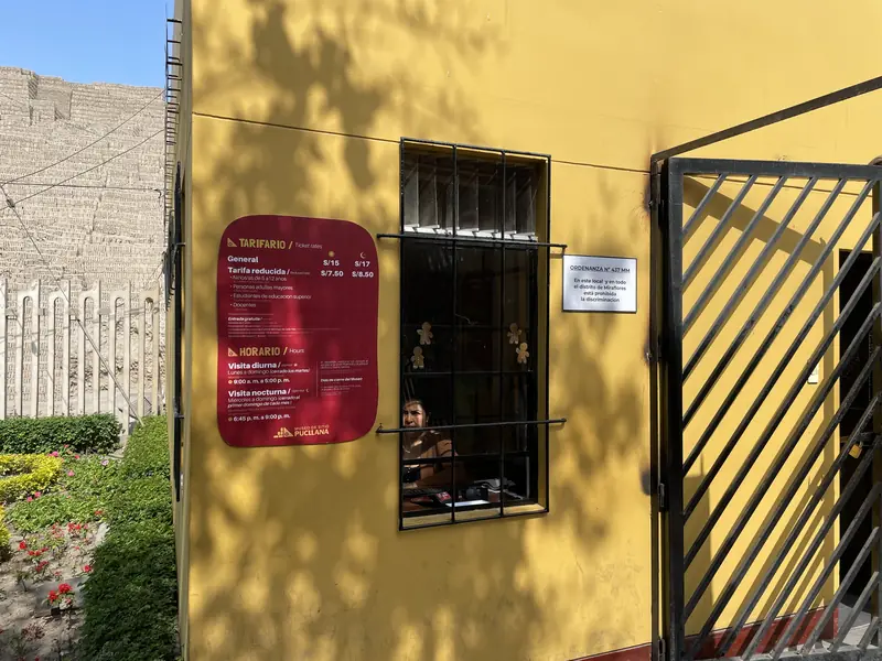 푸끄야나 유적지 박물관 매표소