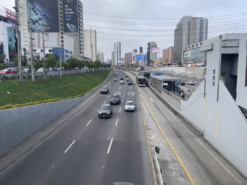 리마의 넓은 도로